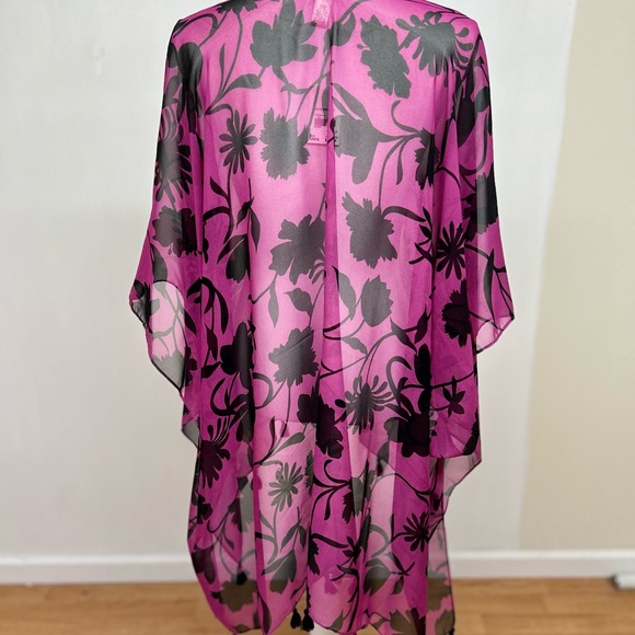 NWT. Floral Sheer Purple and Black Kimono
OS - Picture 2 of 6
